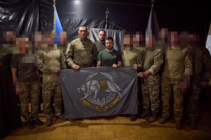 Під час робочої поїздки на Донеччину Президент України Володимир Зеленський відвідав розташування підрозділу ССО Збройних Сил, де взяв участь в урочистих заходах з нагоди Дня Сил спеціальних операцій, 29 липня 2023 року.