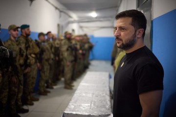 Volodymyr Zelenskyy awarded Ukrainian servicemen who distinguished themselves in battles for Ukraine as part of the Donetsk operational and tactical group