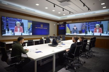 Україна демонструє необхідний темп, щоб зробити можливим політичне рішення про початок уже цього року переговорів щодо членства в ЄС – Президент на засіданні колегії Європейської комісії