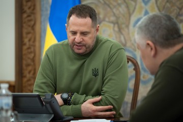 Андрій Єрмак у межах постійного діалогу провів розмову з радником із питань національної безпеки Прем’єр-міністра Індії