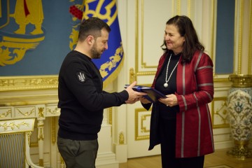 Володимир Зеленський зустрівся з Послом Євросоюзу та підписав указ про підготовку до переговорного процесу зі вступу України до ЄС