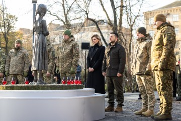 Участие Главы государства и первой леди в церемонии памяти жертв голодоморов в Украине