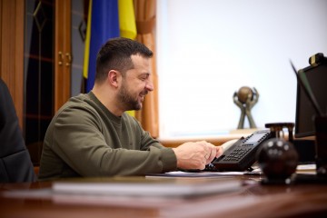 Володимир Зеленський у телефонній розмові з Марком Рютте подякував за рішення уряду Нідерландів щодо підготовки перших літаків F-16 для передачі Україні