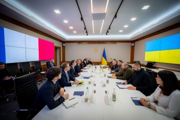 Керівник Офісу Президента зустрівся із французькою делегацією на чолі з дипломатичним радником Президента Франції