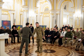 Вручення Президентом України орденів «Золота Зірка» та відзнак «Хрест бойових заслуг»