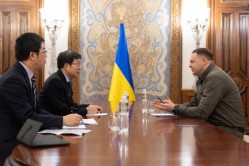 Andriy Yermak met with the Ambassador of China to Ukraine Fan Xianrong