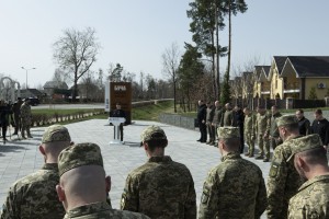 У другу річницю звільнення Київської області від російських окупантів Президент Володимир Зеленський взяв участь у піднятті Державного прапора України на флагштоку Меморіалу пам’яті захисників Бучанської громади, а також вручив почесні відзнаки міст – героїв України та державні нагороди військовослужбовцям, 31 березня 2024 року. 