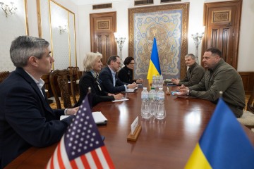 Presidential Office hosts meeting with U.S. delegation