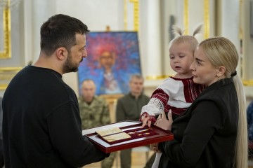 Вручення Президентом України орденів «Золота Зірка» та відзнак «Хрест бойових заслуг»