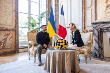 The President Met with the President of the National Assembly of France