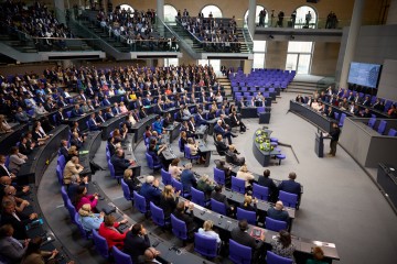 Наше з вами лідерство та воля українців мають спрацювати заради миру, Європи та життя – Президент під час виступу в Бундестазі	