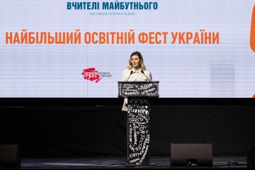 Олена Зеленська: Навчаючи дітей, учителі відбудовують нормальне життя і майбутнє країни вже зараз