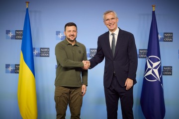 Посилення захисту неба та очікування від cаміту НАТО: Володимир Зеленський зустрівся з Єнсом Столтенбергом