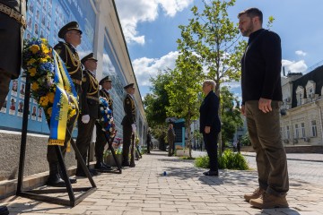 Президенти України та Словенії вшанували памʼять загиблих українських воїнів 