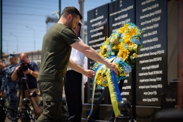 Президент в Одесі вшанував пам’ять загиблих воїнів ВМС