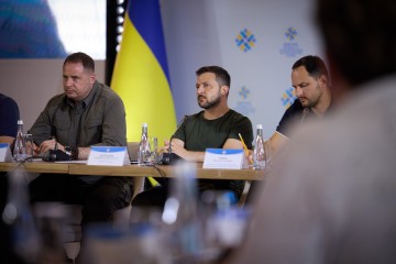 Захист об’єктів енергетики та забезпечення шкільних укриттів: Президент узяв участь у засіданні представників Конгресу місцевих та регіональних влад від Рівненщини