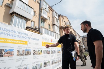 Volodymyr Zelenskyy Reviewed Restoration of a Destroyed Apartment Building in Zaporizhzhia