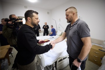 Volodymyr Zelenskyy Visited Wounded Servicemen and Honored Them with State Awards