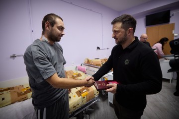 In Sumy, the President Visited Wounded Warriors and Honored Them with State Awards