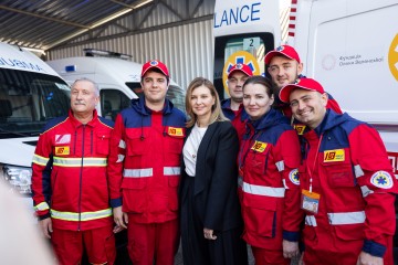 Olena Zelenska Foundation Delivered 25 Ambulances to Regions