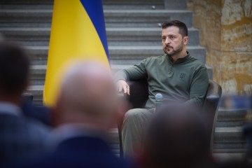 Внутрішній План посилення та регіональна співпраця з країнами-партнерами: Президент зустрівся з керівниками територіальних громад і районів Закарпаття