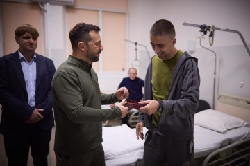 In Uzhhorod, the President Visited Wounded Warriors and Honored Them with State Awards