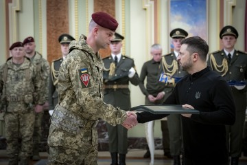 On the Day of the Air Assault Forces, the President Honored Warriors with State Awards