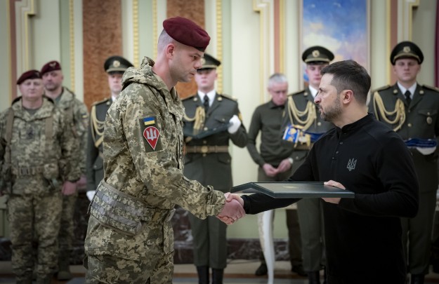 У День Десантно-штурмових військ Президент відзначив воїнів державними нагородами