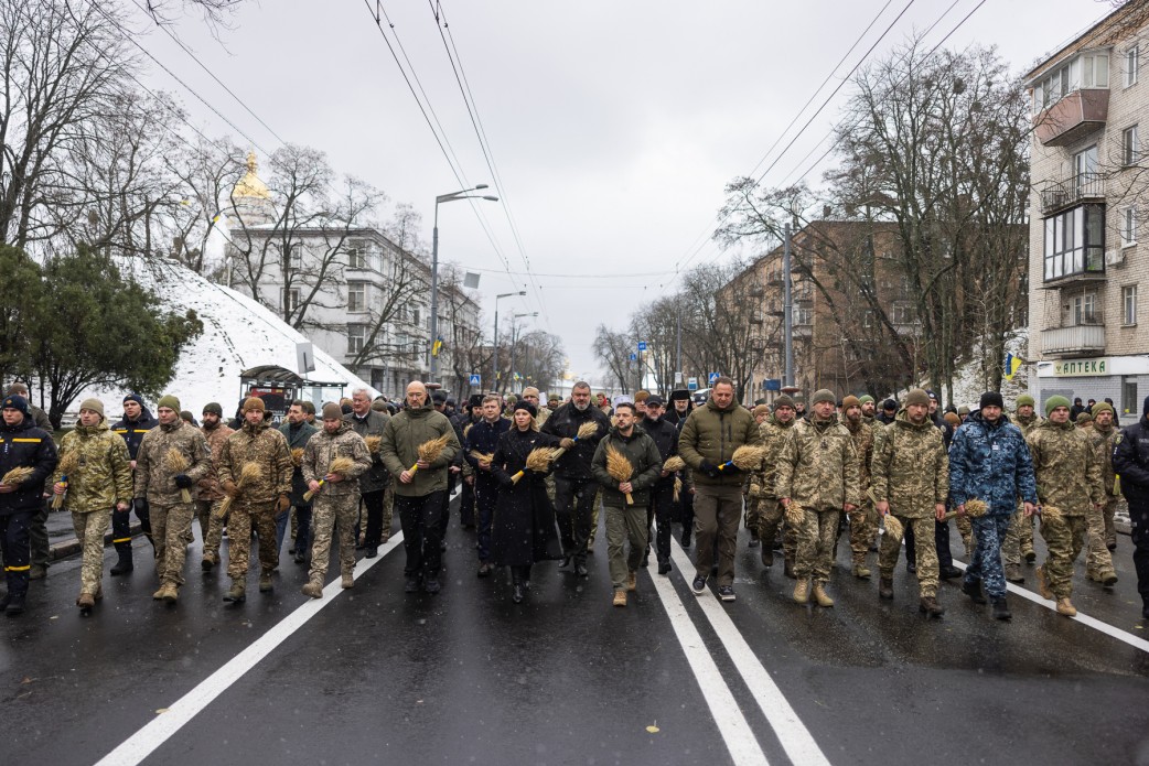 Глава держави та перша леді вшанували пам’ять жертв голодоморів в Україні