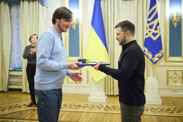 Президент вручив відзнаку «Золоте серце» та поспілкувався з українськими волонтерами