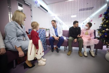 On St. Nicholas Day, Volodymyr Zelenskyy Visited Okhmatdyt Children's Hospital