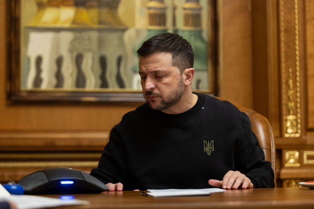 Le président de l'Ukraine Volodymyr Zelensky a une conversation téléphonique ave...