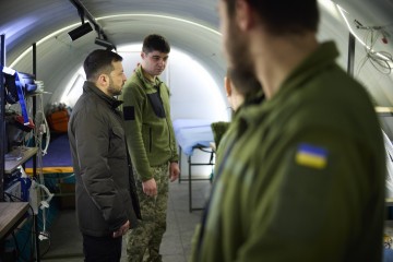 Володимир Зеленський відвідав першу в Україні підземну передову хірургічну групу