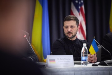 На «Рамштайні» Президент закликав партнерів долучатися до створення арсеналу дронів, зміцнювати українську ППО та посилювати санкції проти РФ