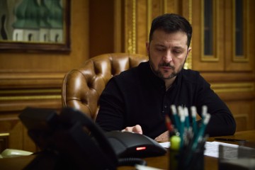 Володимир Зеленський обговорив з Емманюелем Макроном оборонну підтримку України та інвестиції в закупівлю снарядів