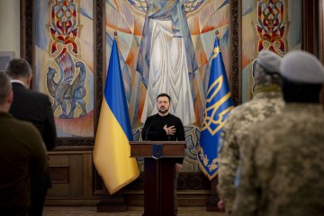 Володимир Зеленський вручив державні нагороди воїнам Десантно-штурмових військ та Сил спеціальних операцій