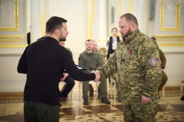 Вручення Президентом України орденів «Золота Зірка» та відзнак «Хрест бойових заслуг»