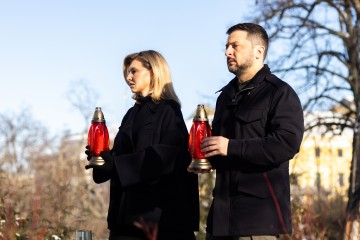 President and First Lady Honored the Memory of the Heavenly Hundred Heroes