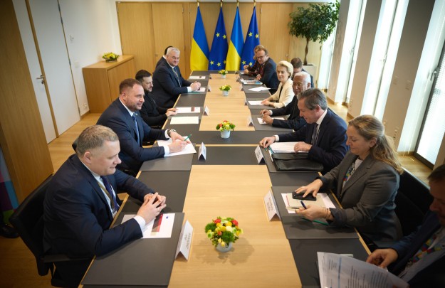 Volodymyr Zelenskyy and the Presidents of the European Commission and the European Council Discussed Strengthening the Defense Capabilities of Ukraine and All of Europe