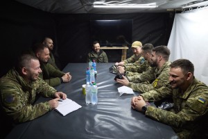 Володимир Зеленський відвідав оборонців Покровська та поспілкувався з командирами «Лінії дронів», 22 березня 2025 року.