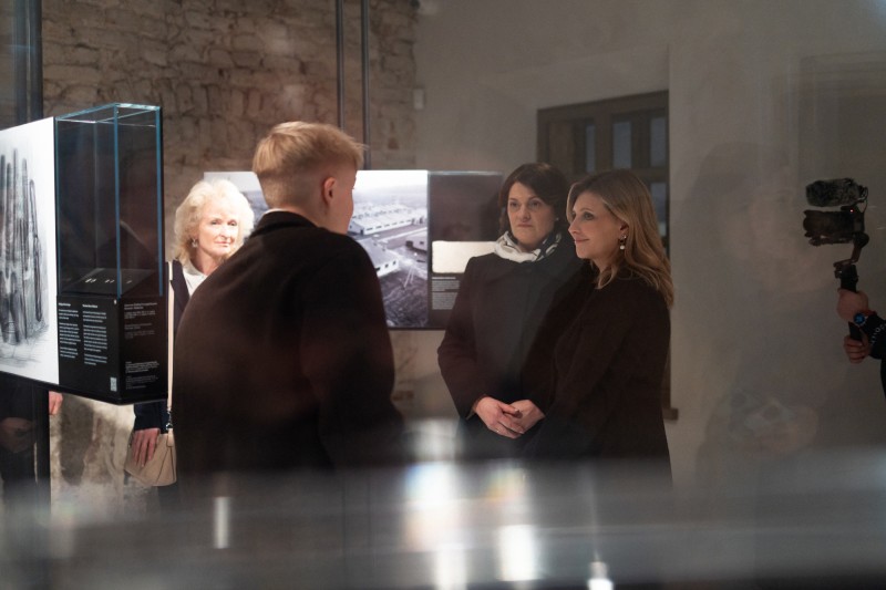 Фото без опису