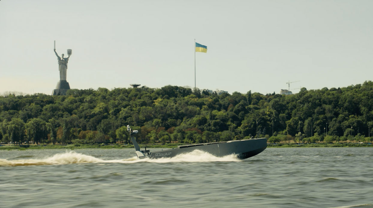 Майже сто одиниць вітчизняного озброєння показали в Києві на першому в історії параді безпілотників 4